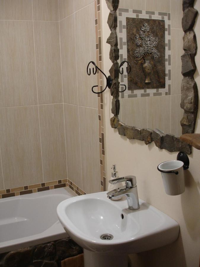 Смерекова Хата Pochaiv Exterior photo